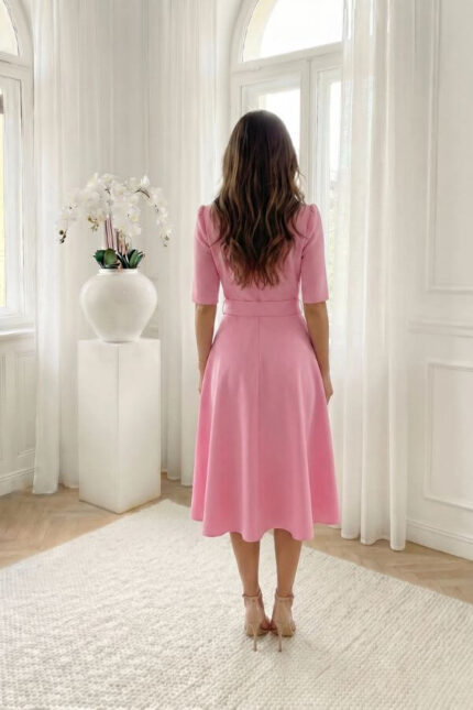 rochie roz cu pliuri la umeri și detalii perle